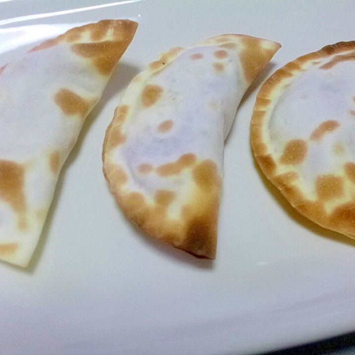 パリッとひとくち!餃子の皮でカルツォーネ風おつまみ
